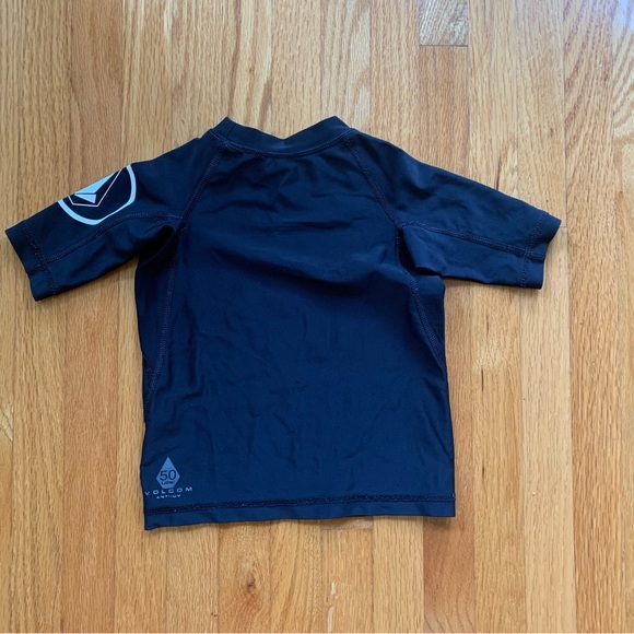 Volcom 50 UPF sun/swim Anti-UV shirt - Picture 2 of 2